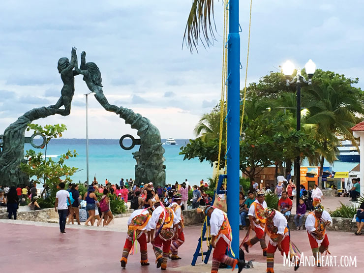 Los Voladores performance in Playa Del Carmen